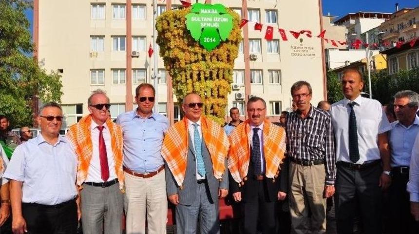 Manisa Sultaniyesi G&ouml;r&uuml;c&uuml;ye &Ccedil;ıktı