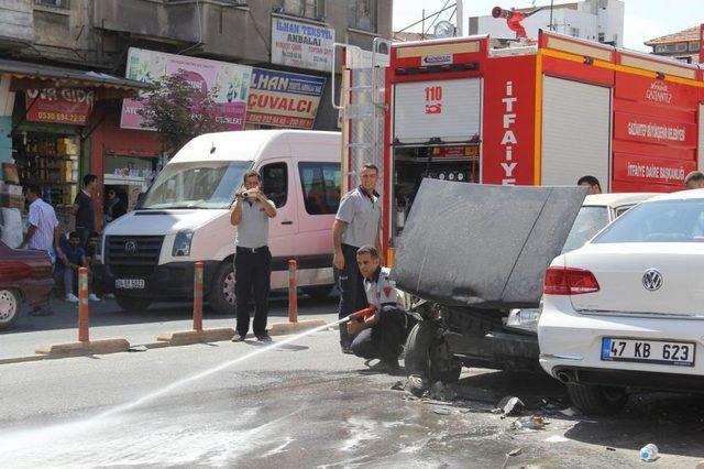 Gaziantep'te Otomobiller Çarpıştı: 4 Yaralı