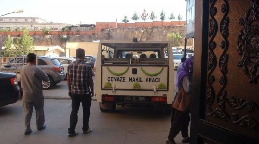 (d&uuml;zeltme) Ka&ccedil;ak Elektrik Bağladığı İleri S&uuml;r&uuml;len Usta Akıma Kapıldı