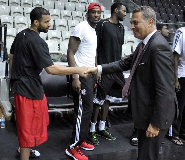 Fikret Orman’dan Basketbol Takımına Ziyaret