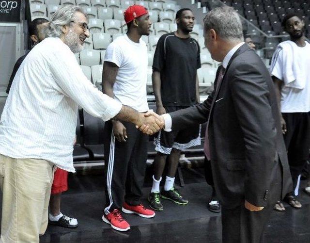 Fikret Orman’dan Basketbol Takımına Ziyaret