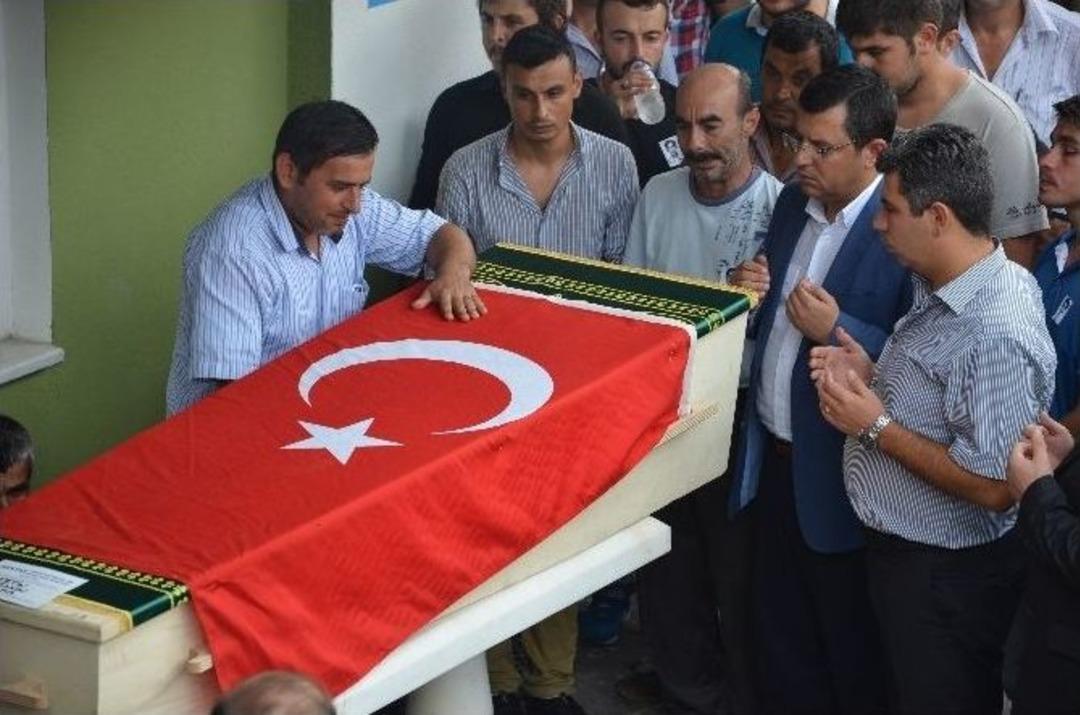 Maden İş&ccedil;isinin Cenazesi Toprağa Verildi