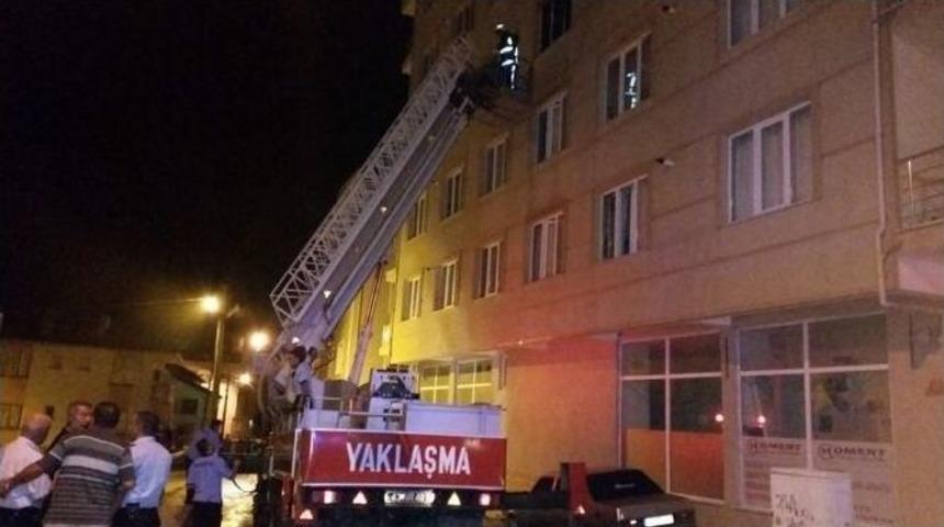 Yangında Mahsur Kalanlar Son Anda Kurtarıldı