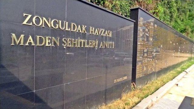 (özel Haber) Zonguldak’ta Maden Şehitleri Anıtındaki Tabelalar Dökülüyor