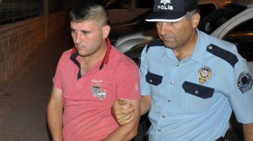 Karısıyla İlişki Yaşadığını İleri S&uuml;rd&uuml;ğ&uuml; Akrabasını &Ouml;ld&uuml;rd&uuml;