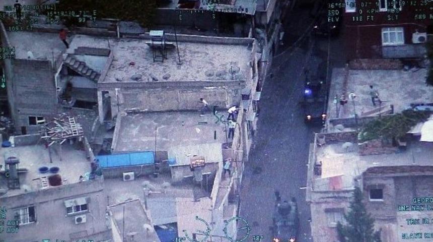 Polise, T&uuml;pl&uuml; Taşlı Saldırı