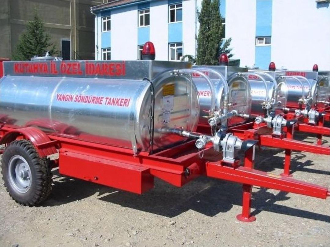 K&ouml;ye D&ouml;n&uuml;şen Eski Beldelere Yangın Tankeri İle &Ccedil;&ouml;p Konteyneri Dağıtıldı