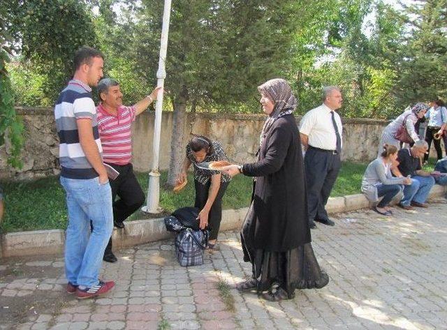 Myo Öğrencilerine Çay Ve Simit İkramı