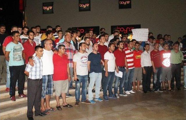 Mersin İdmanyurdu’lu Taraftarlar Yönetimi Protesto Etti