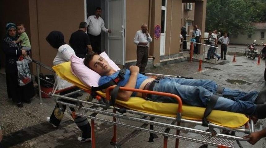 D&uuml;ğ&uuml;n Yolunda Kaza: 5 Yaralı