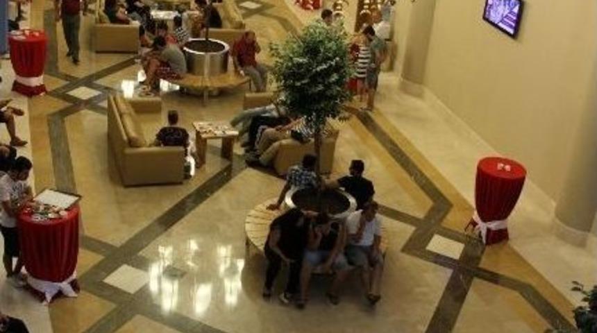 Ua&uuml;, &Uuml;&ccedil;&uuml;nc&uuml; Yılına İddialı Girdi