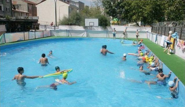 Portatif Havuzlara Çocuklardan Yoğun İlgi