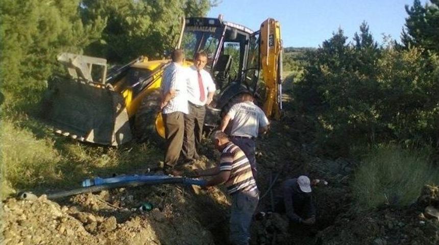 Yozgat Eskipazar Mahallesi Muhtarlığı Suyu Azalan Mahalle &Ccedil;eşmelerinin Kaynağında &Ccedil;alışma Başlattı