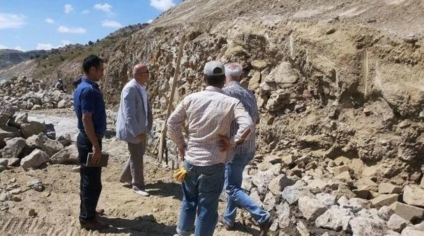 Sarıveliler&rsquo;de Yol Genişletme &Ccedil;alışması