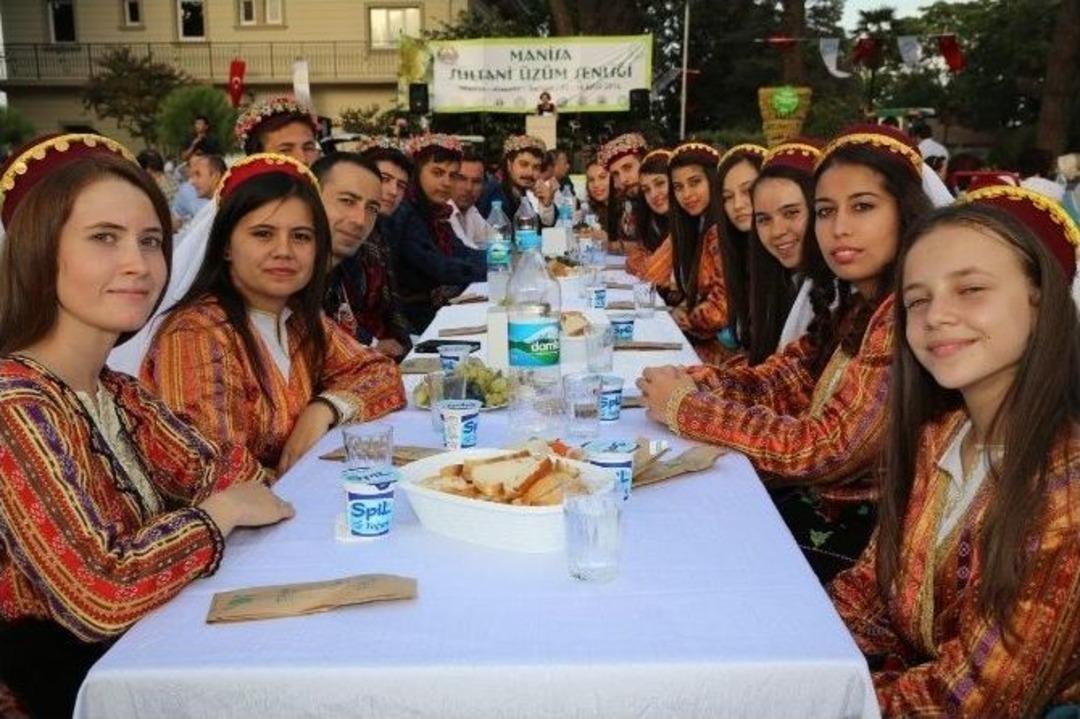 Şenlikte Bağ Sofrası Kuruldu