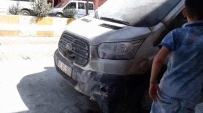 Darge&ccedil;it&rsquo;te 2 Ara&ccedil; Kundaklandı