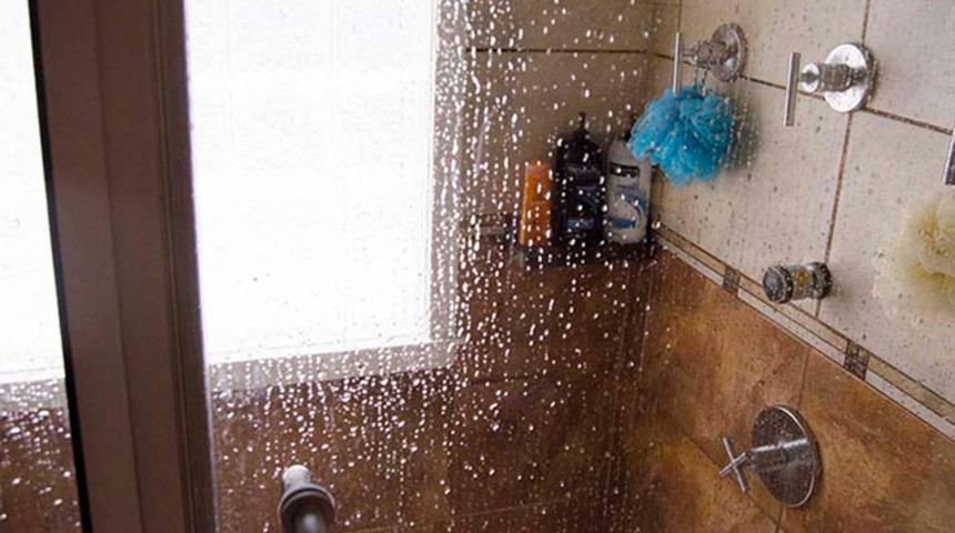 Duşakabin camlarındaki su lekelerinden kurtulun