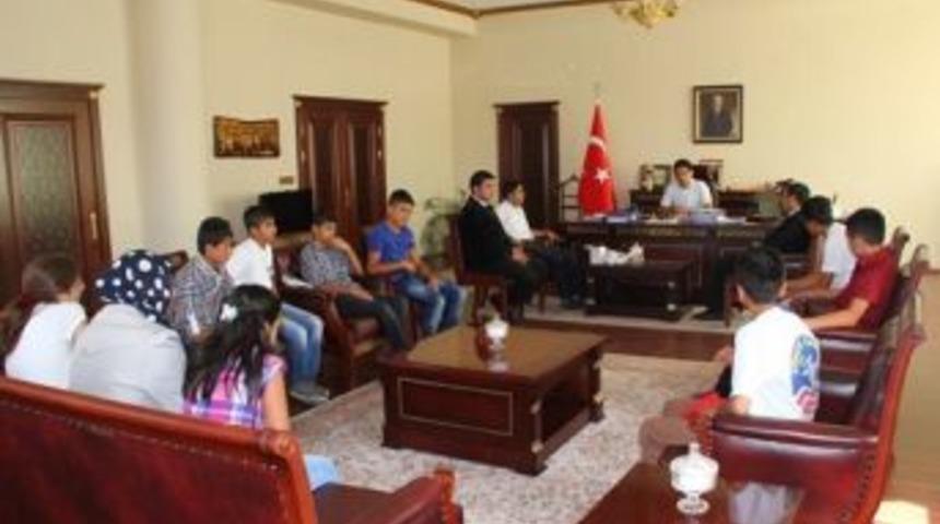 &Ouml;ğrencilerden Kaymakam Baran&rsquo;a Vefa &Ouml;rneği