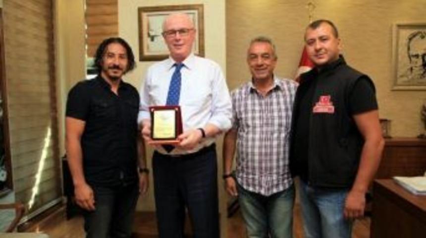 Motorculardan Başkan Kurt&rsquo;a Teşekk&uuml;r Plaketi
