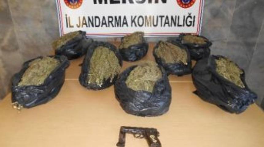 Jandarma Ekipleri Uyuşturucuya Ge&ccedil;it Vermiyor