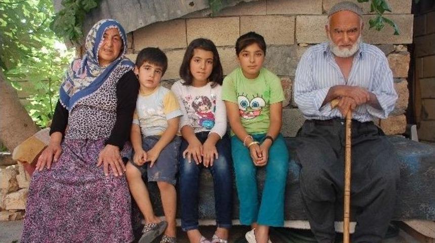 Yaşlı &Ccedil;iftin Hayat Hikayesi Y&uuml;rek Burkuyor