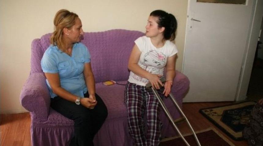 Ak Parti Birim Başkanlarından Engelli Gen&ccedil; Kıza Ziyaret