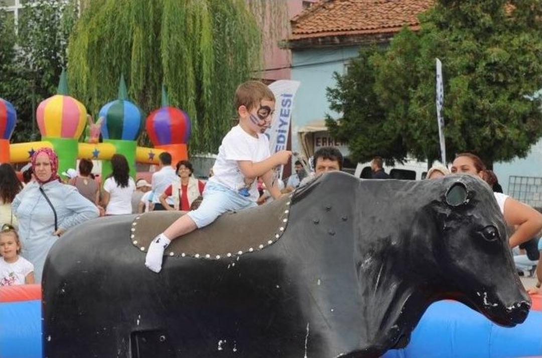 &Ccedil;ocuklar Boz&uuml;y&uuml;k&rsquo;&uuml;n Kurtuluşunu Eğlenerek Kutluyor