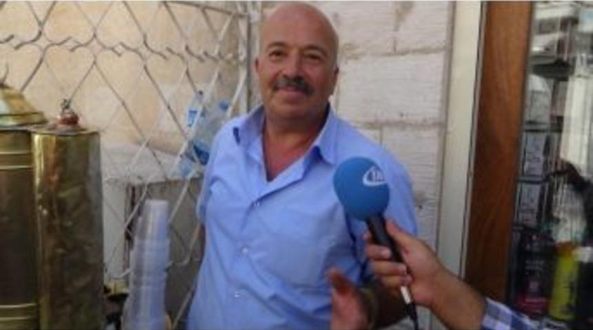 Meyan K&ouml;k&uuml; Şerbeti Satarak Ailesini Ge&ccedil;indiriyor