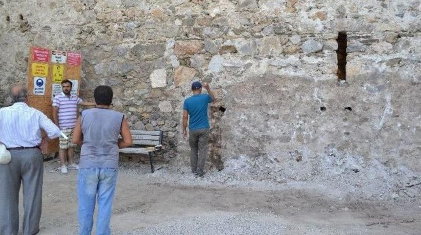 Anamur Mamure Kalesi&rsquo;nde Kabartmalı Fresk Bulundu