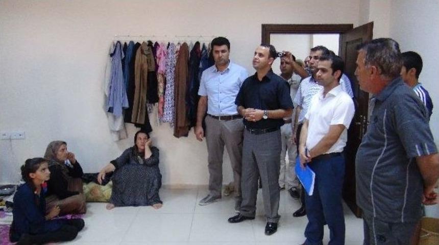 Kaymakam Ermiş&rsquo;ten Yezidilere Giyim Yardımı