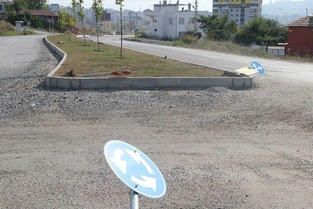 Şehir Magandaları Trafik Levhalarını Yıktı