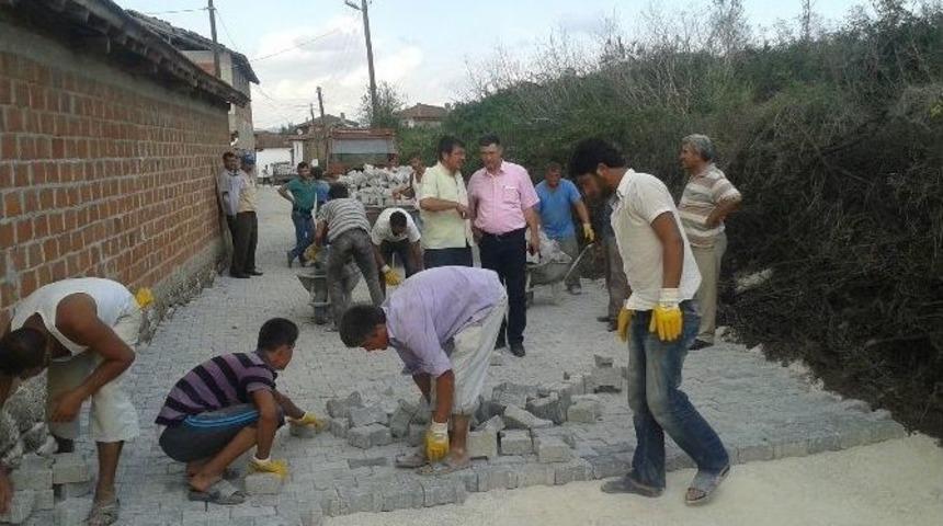 &Ccedil;an&rsquo;da K&ouml;y İ&ccedil;i Yollarına Kilit Parke Taşı D&ouml;şeniyor