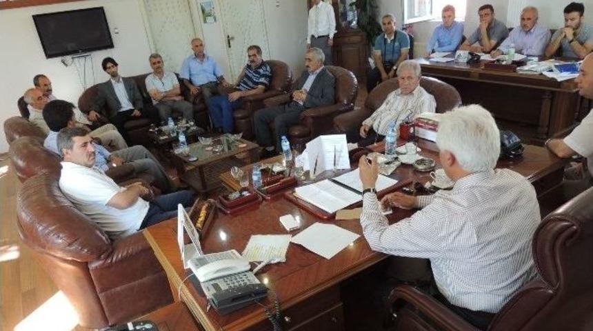 İl&ccedil;e Başkanından Belediye Başkanına Plaket