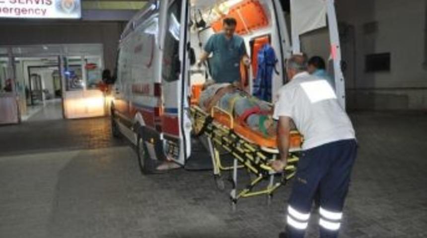 Traktör İle Kamyon Çarpıştı : 3 Yaralı