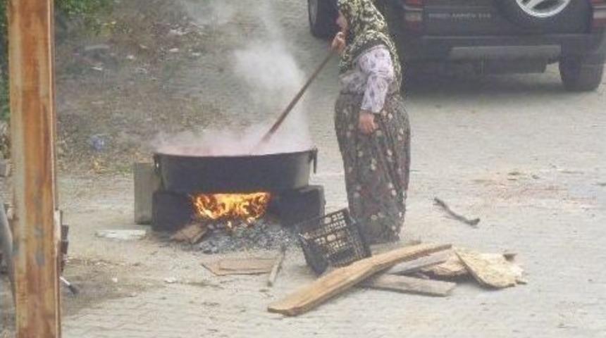 Bilecikli Kadınların "ev Yapımı Salça" Telaşı