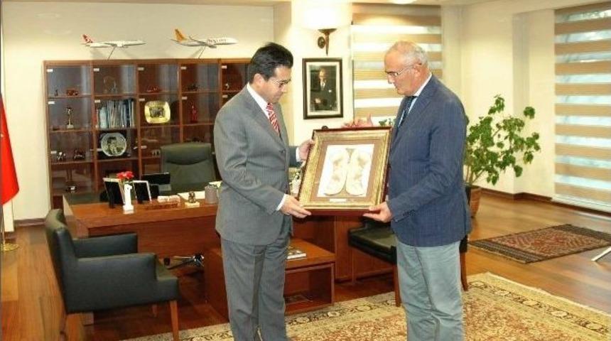 Başkan Yılmaz, Bişkek B&uuml;y&uuml;kel&ccedil;isi Kılı&ccedil;&rsquo;ı Ziyaret Etti