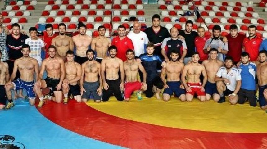 Serbest G&uuml;reş&ccedil;iler, D&uuml;nya Şampiyonası&rsquo;na Bileniyor