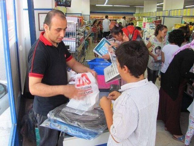 Ucuz Kırtasiyeye Yoğun İlgi 1