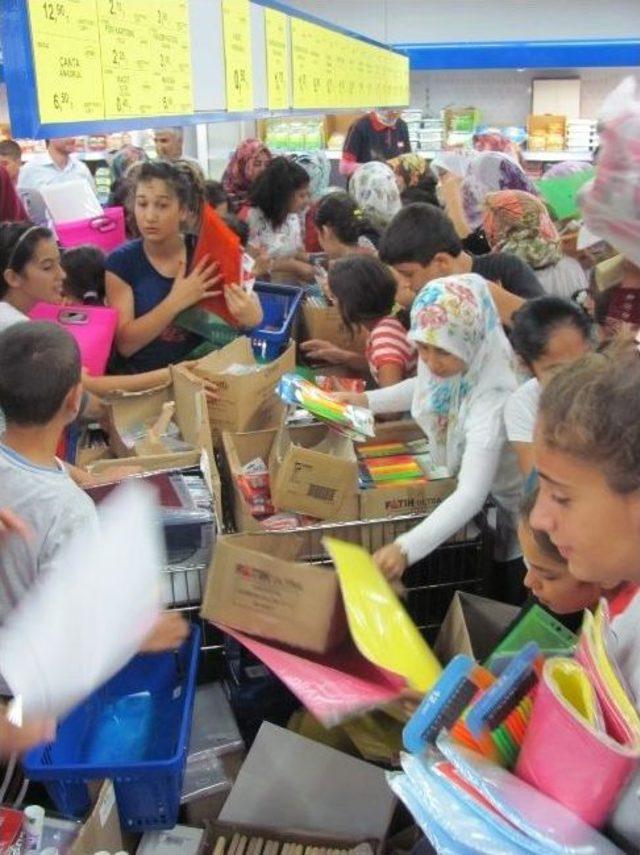 Ucuz Kırtasiyeye Yoğun İlgi 2