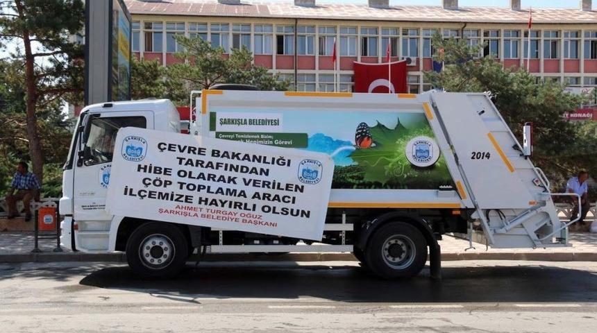 Şarkışla Belediyesine Yeni Çöp Toplama Kamyonu