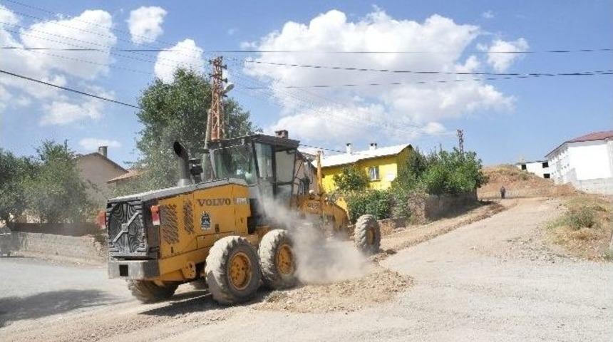 Tatvan Belediyesi Yol &Ccedil;alışmalarına Devam Ediyor