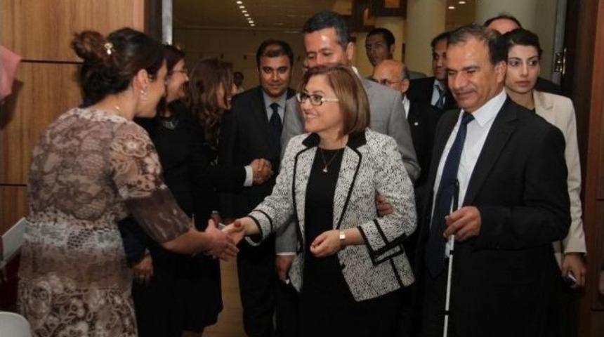 Fatma Şahin &Ccedil;alışıyor, Engeller Kalkıyor