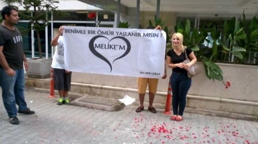 Pankartlı Evlilik Teklifi