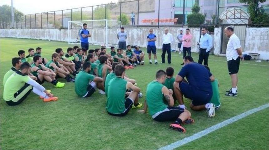 Denizlispor Başkanı Kıbrıslıoğlu&rsquo;dan Oyunculara Uyarı