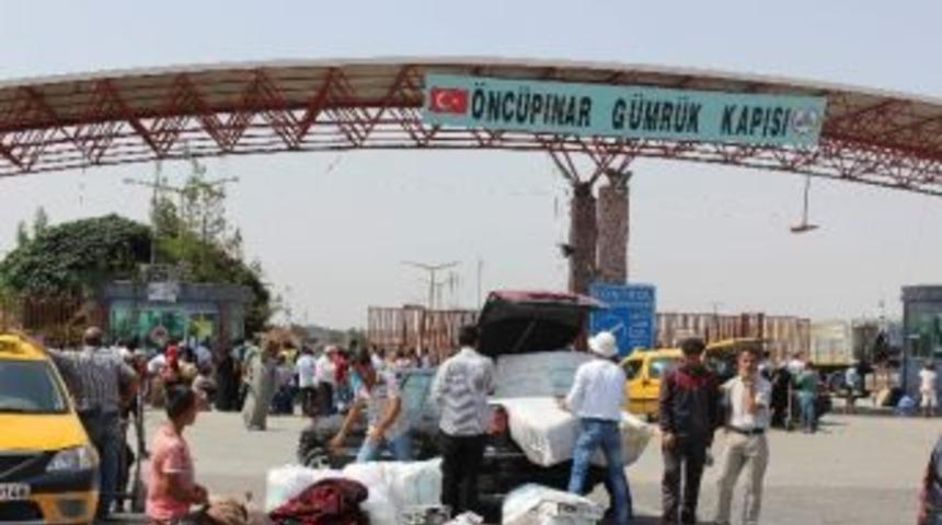 Suriyelilerin Giriş-&ccedil;ıkışları S&uuml;r&uuml;yor
