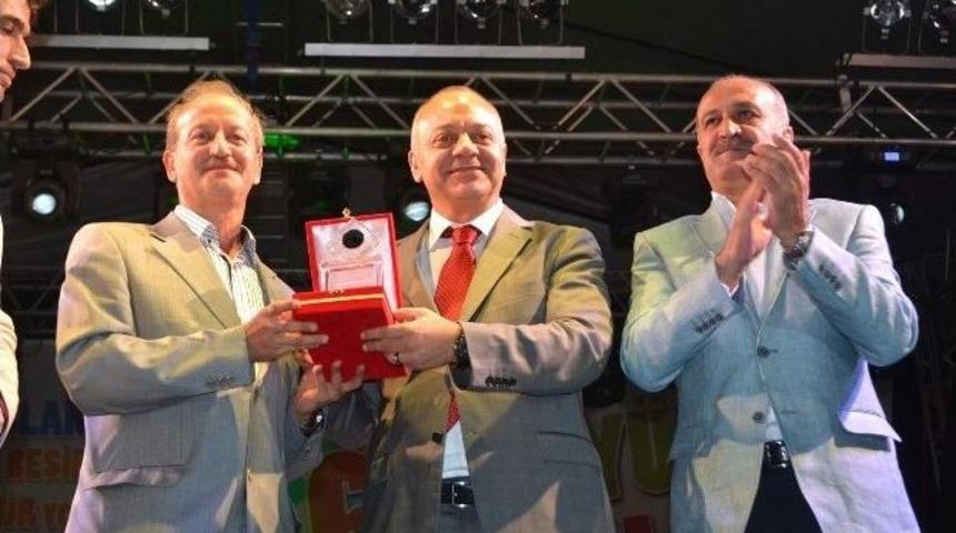 Kula&rsquo;nın Yeni Kent Meydanı T&ouml;renle A&ccedil;ıldı