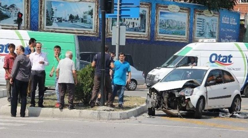 Samsun&rsquo;da Maddi Hasarlı Kaza