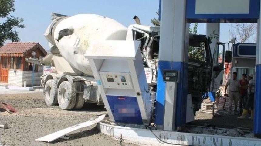 Beton Mikseri Lgp Pompasına &Ccedil;arptı: 6 Yaralı