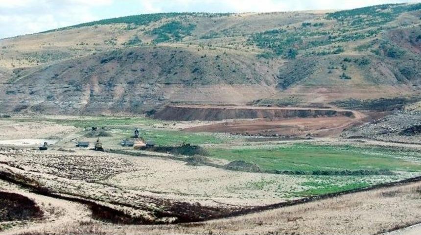 Uzunlu Barajının Zemini Betonla Kaplanıyor