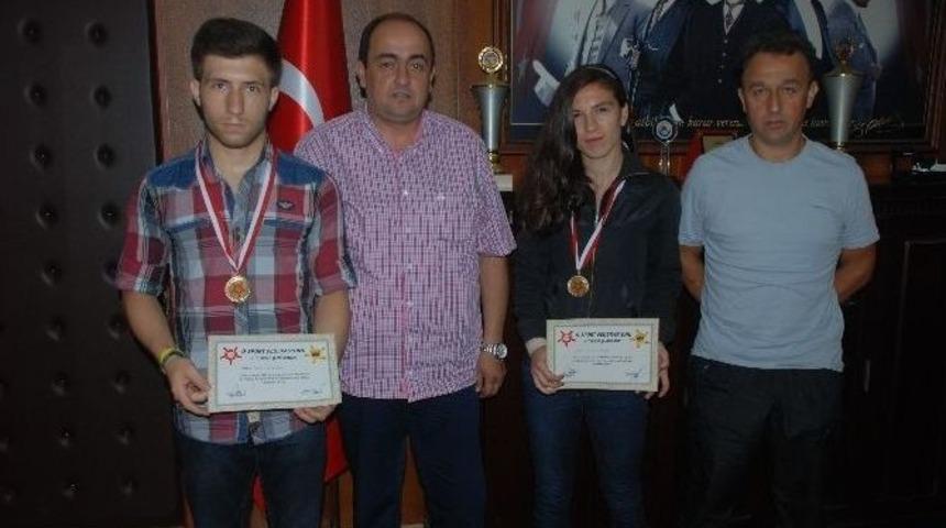 Muay-thai T&uuml;rkiye Şampiyonları G&uuml;l&uuml;&ccedil;&rsquo;ten